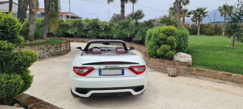 maserati gran cabrio interni