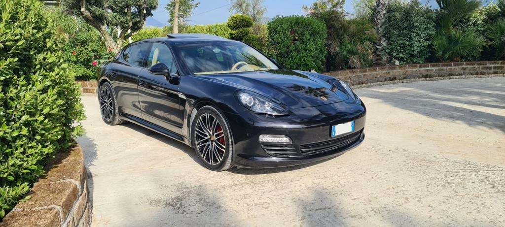 porsche panamera frontale